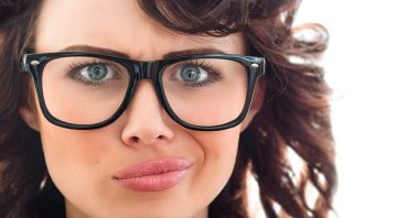 Почему нельзя покупать готовые очки для зрения ?