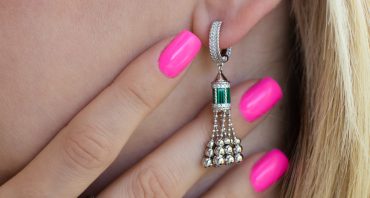 Серьги, браслеты и кольца, форма которых напоминает роскошный цветок